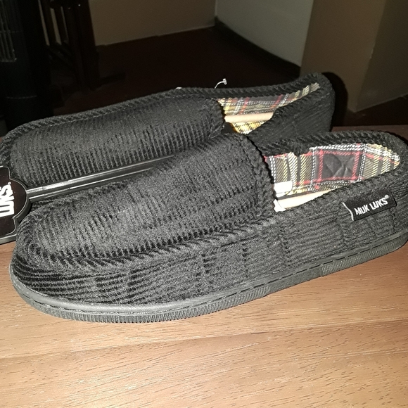 Muk Luks Men Slippers Size 8-9 in Black - Picture 1 of 6